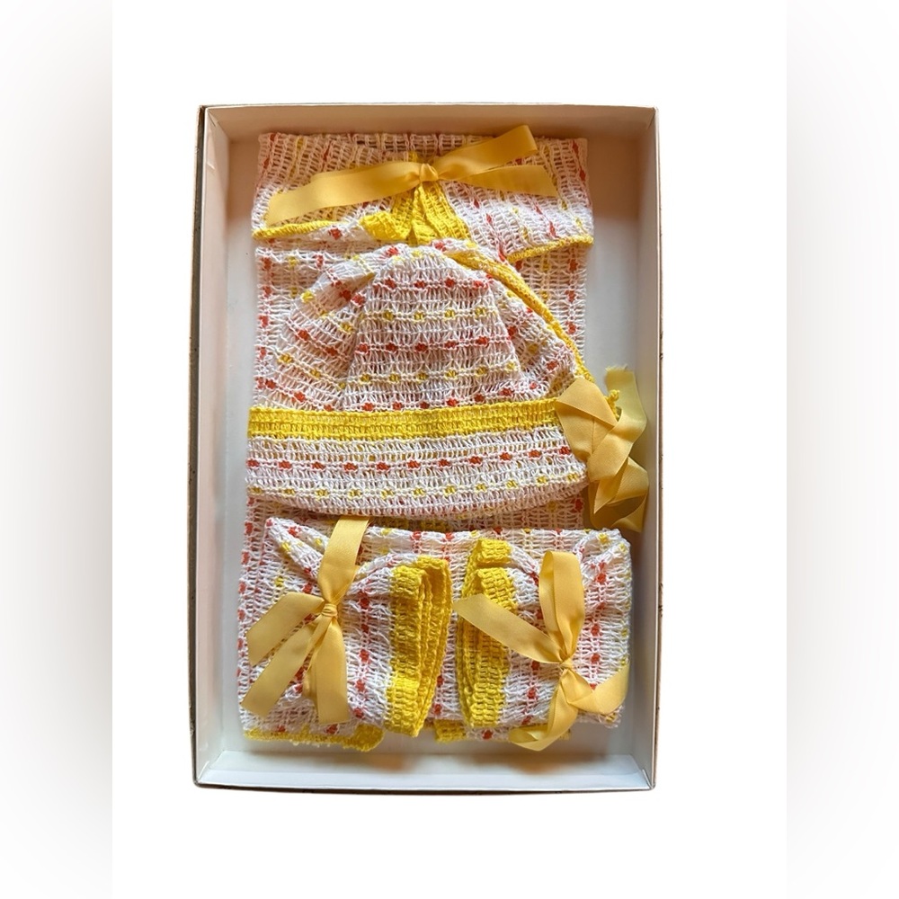 Vintage - Mint - Newborn Baby Homecoming/Hospital Set - Blankie, Hat, Shawl Wrap